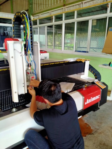 ติดตั้งเซอร์วิสเครื่องตัด Laser
