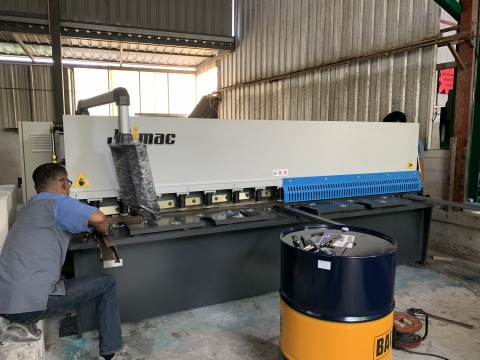 เครื่องตัดแผ่นเหล็ก เครื่องกรรไกร