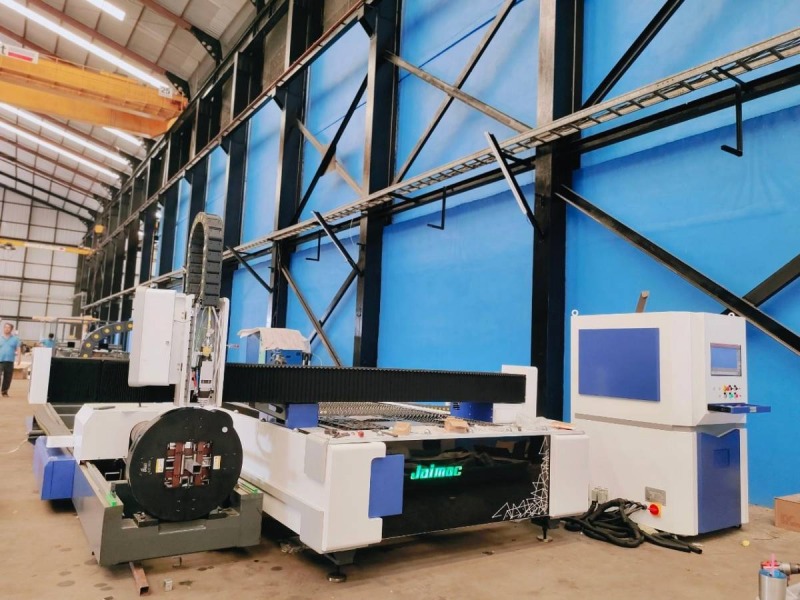 Tube and sheet laser cutting machine